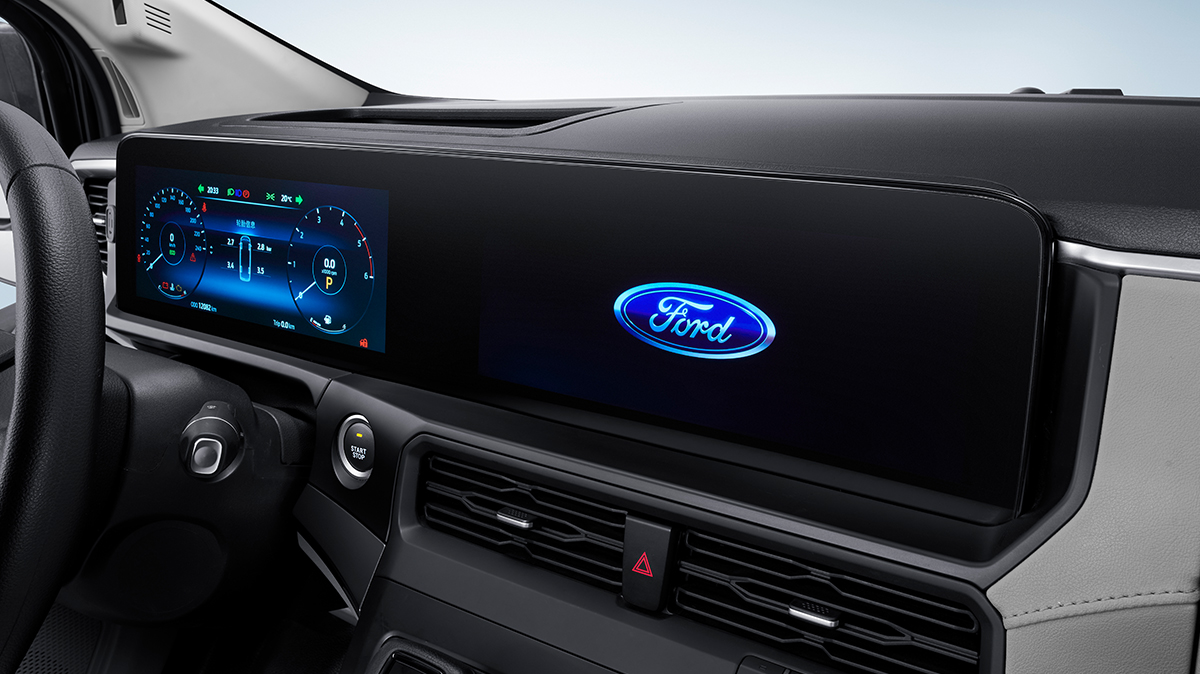 福特新全顺柴油9AT自动挡房车-双12.3寸高配液晶显示一体屏.jpg